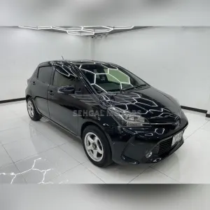 Toyota vitz F 1.0 2014
