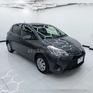 Toyota vitz F 1.0 2018