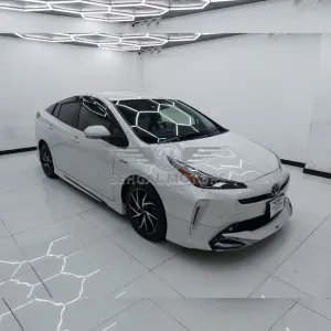 Toyota prius S Touring Selection 2019